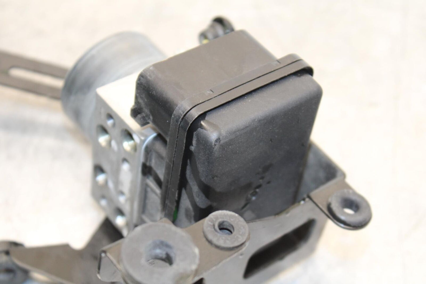 16-20 KAWASAKI ZX10R ABS PUMP UNIT MODULE BB591