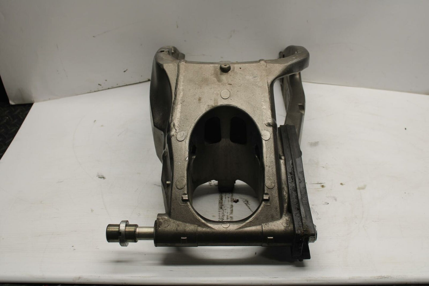 09-11 SUZUKI GSXR1000 REAR SWINGARM BACK SUSPENSION SWING ARM BB284