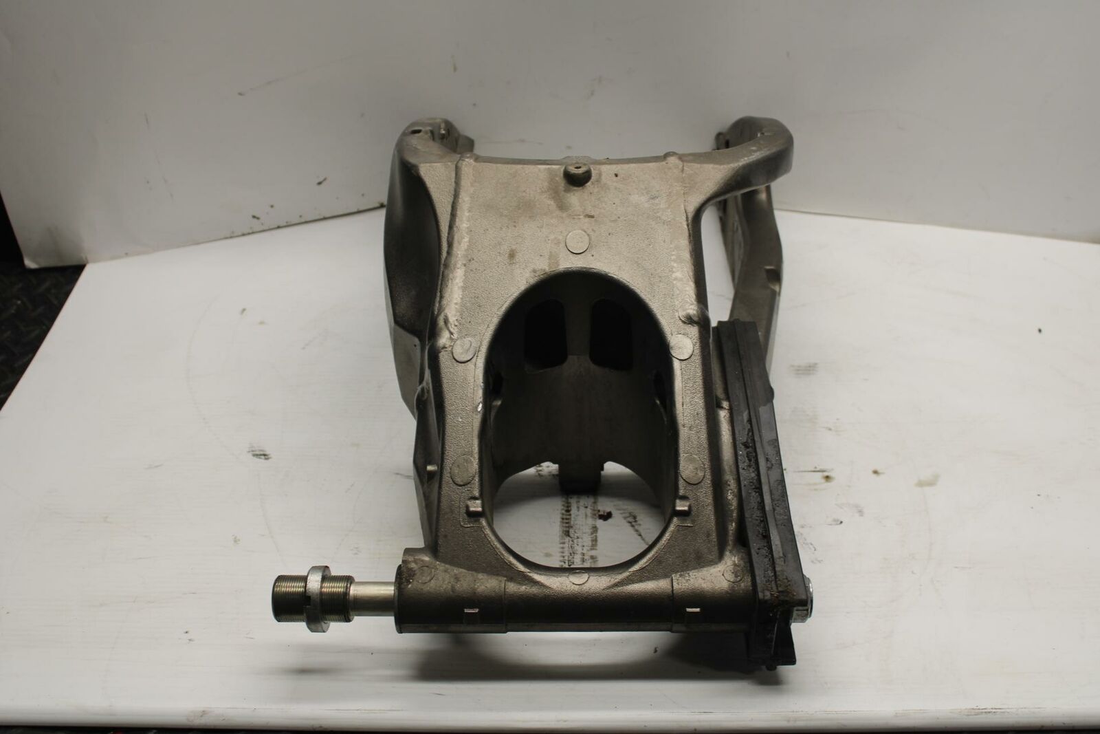 09-11 SUZUKI GSXR1000 REAR SWINGARM BACK SUSPENSION SWING ARM BB284