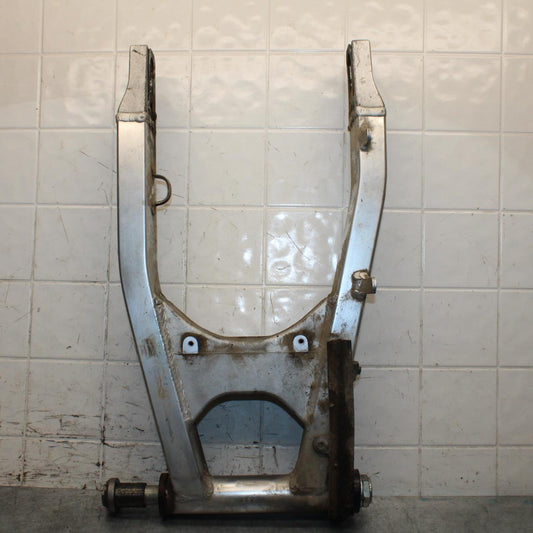2001 Suzuki GSXR600 REAR SWINGARM BACK SUSPENSION SWING ARM 61000-39F00 BB59