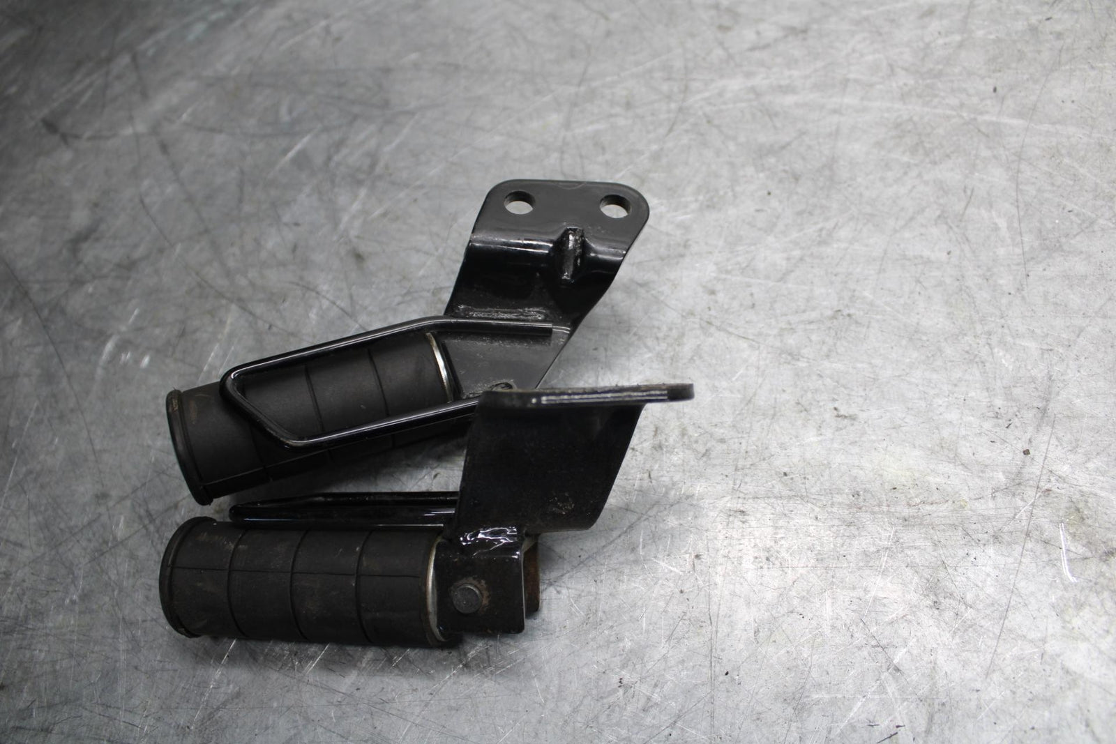 2007 Suzuki Boulevard M50 REAR PASSENGER PEG BB537