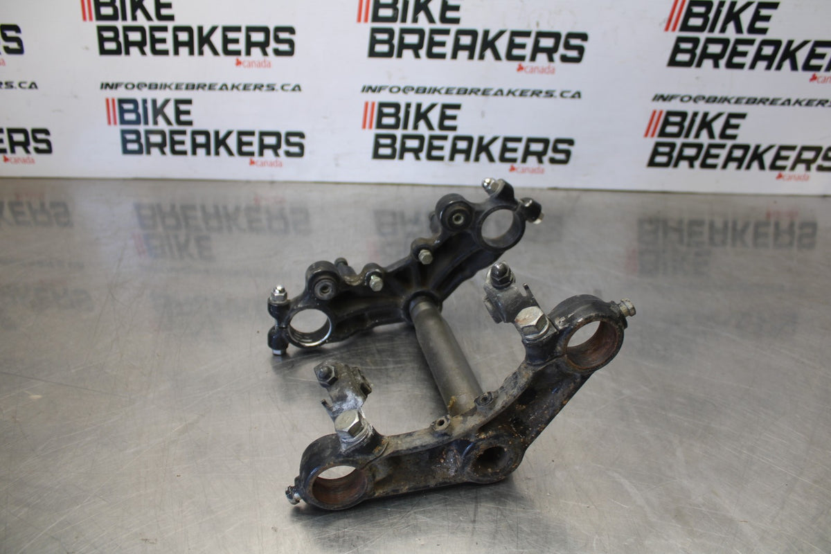 81 YAMAHA MAXIM 550 XJ550 FORKS CLAMP UPPER LOWER TRIPLE TREE STEM BB866