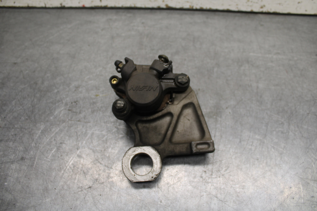 06 YAMAHA YZF R6 REAR BACK BRAKE CALIPER W MOUNT BRACKET BB716