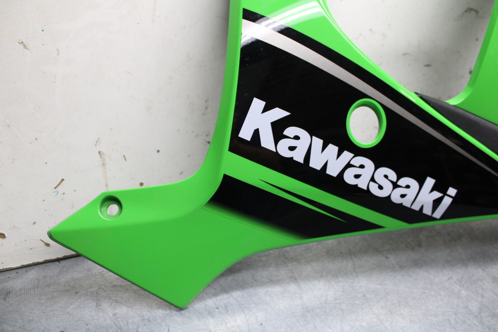 16 KAWASAKI NINJA ZX10R RIGHT LOWER MID SIDE FAIRING COWL  55028-0337-6Z  BB650