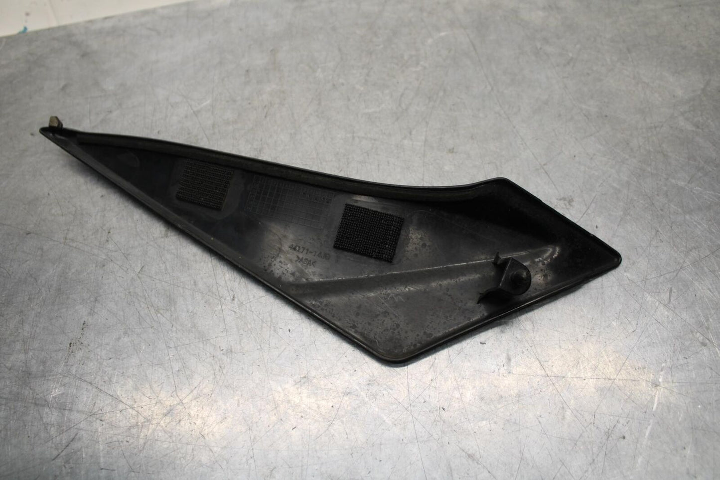 11-23 SUZUKI GSXR 600 RIGHT INNER FAIRING COWL PANEL TRIM OEM BB582