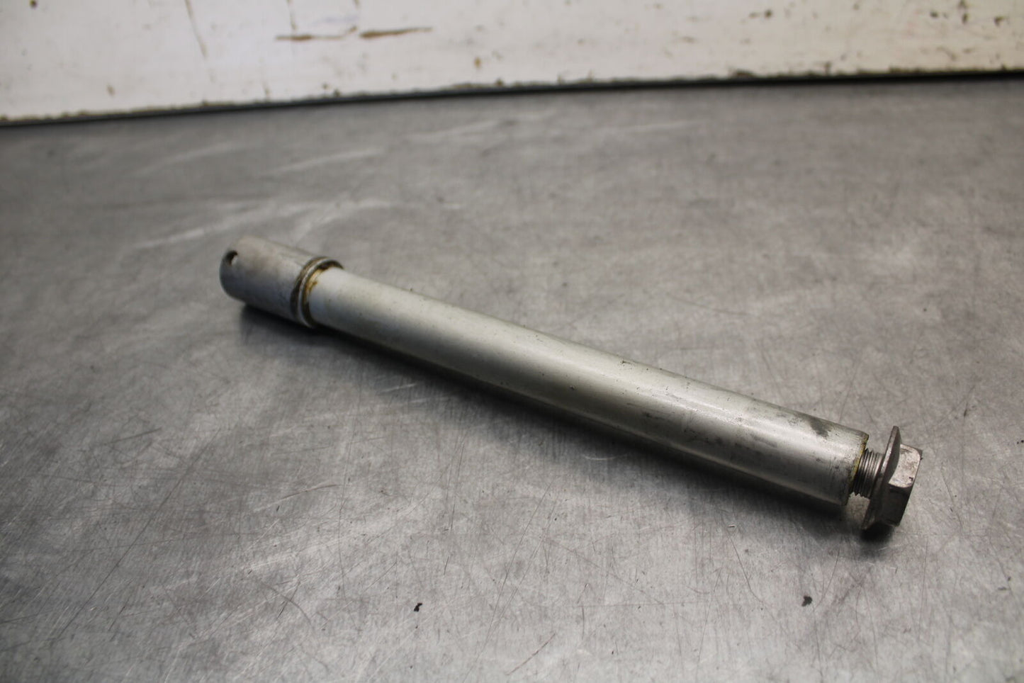 05-06 HONDA CBR600RR FRONT WHEEL RIM AXLE PIVOT BOLT 44301-MEE-D00 BB655