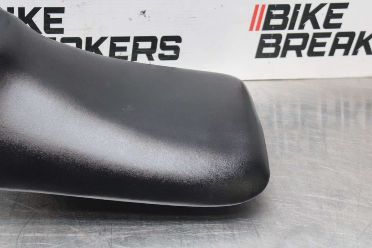 08 HONDA CBR125R FRONT DRIVERS SEAT PAD SADDLE PILLION BB839