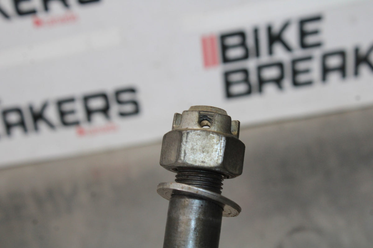 09 KAWASAKI CONCOURS 14 ZG1400B REAR AXLE BACK WHEEL RIM PIVOT BOLT AXEL BB875