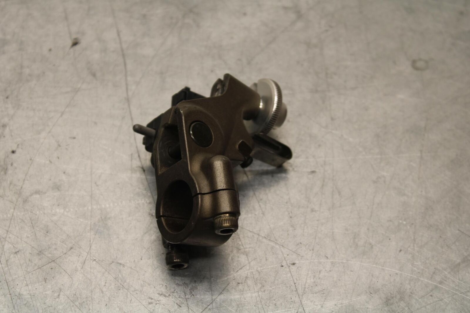 2003 Kawasaki Ninja ZX6RR ZX600K CLUTCH LEVER PERCH MOUNT BRACKET BB66