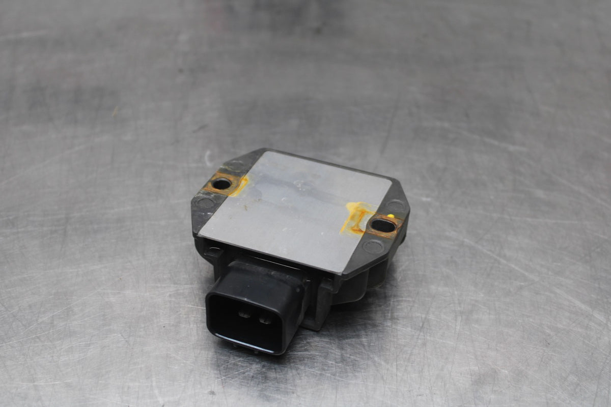 18 YAMAHA YZF R1  RECTIFIER VOLTAGE REGULATOR BB838