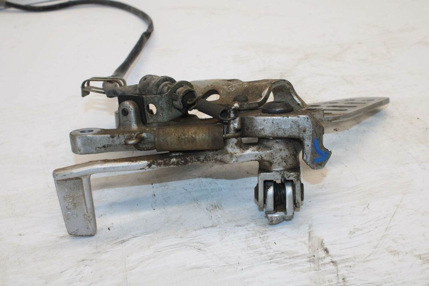 08-16 YAMAHA YZF R6 RIGHT REARSET REAR SET DRIVER FOOT PEG REST STOP BB273