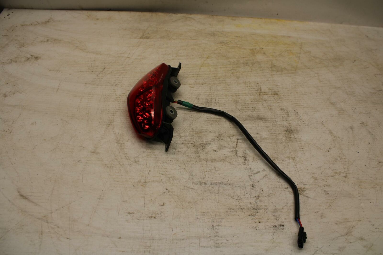 11-12 KAWASAKI NINJA 400 EX400 C REAR TAIL TAILLIGHT BACK BRAKE LIGHT BB358