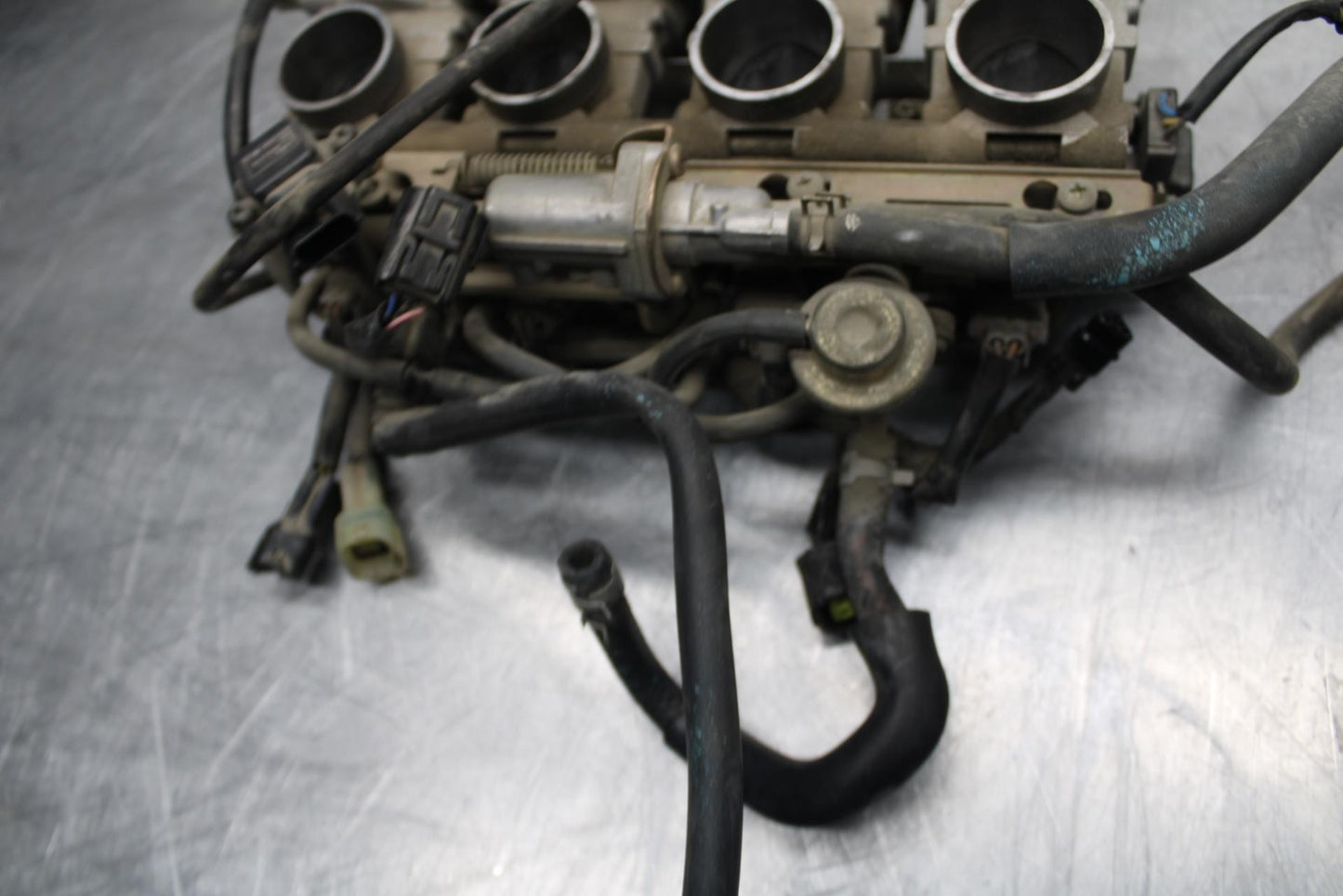 03-04 YAMAHA YZF R6  MAIN FUEL INJECTORS / THROTTLE BODIES BB481