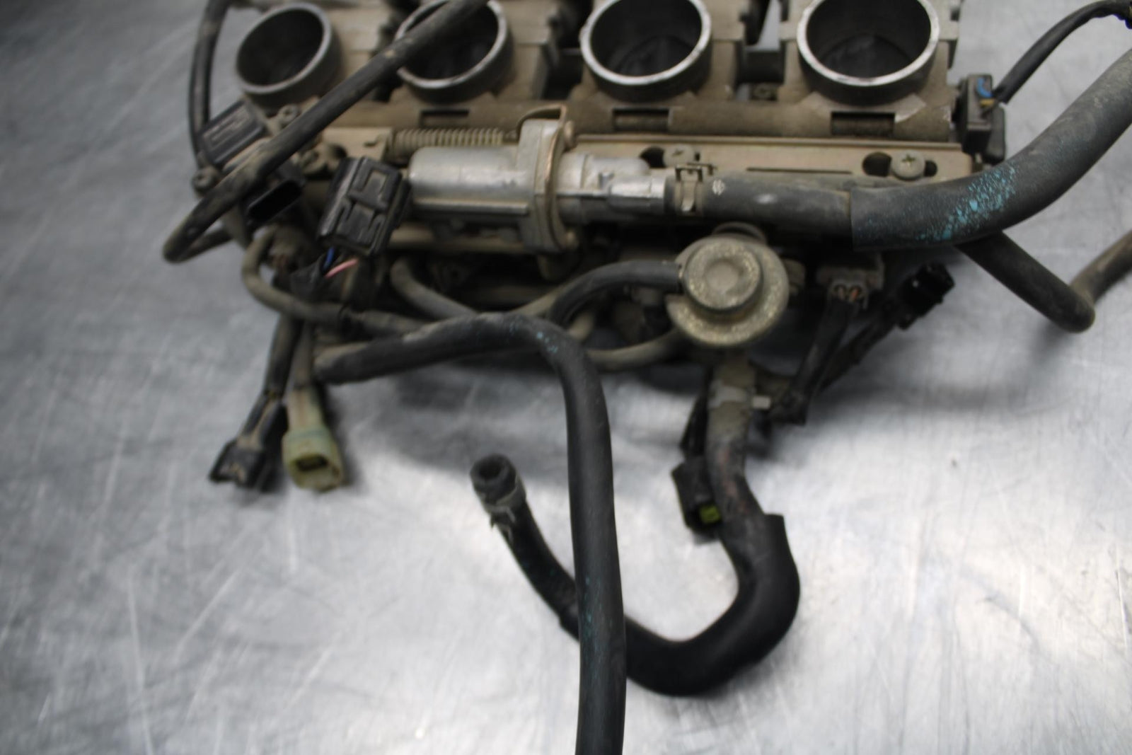 03-04 YAMAHA YZF R6  MAIN FUEL INJECTORS / THROTTLE BODIES BB481