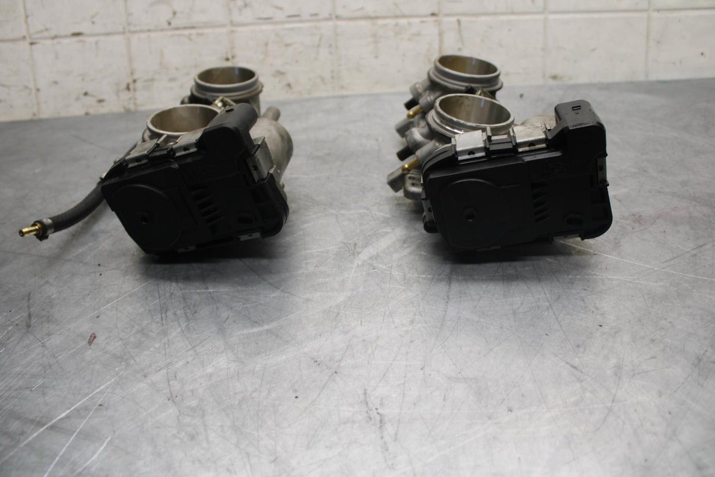 2010 Aprilia RSV1000R MAIN FUEL INJECTORS / THROTTLE BODIES BB513