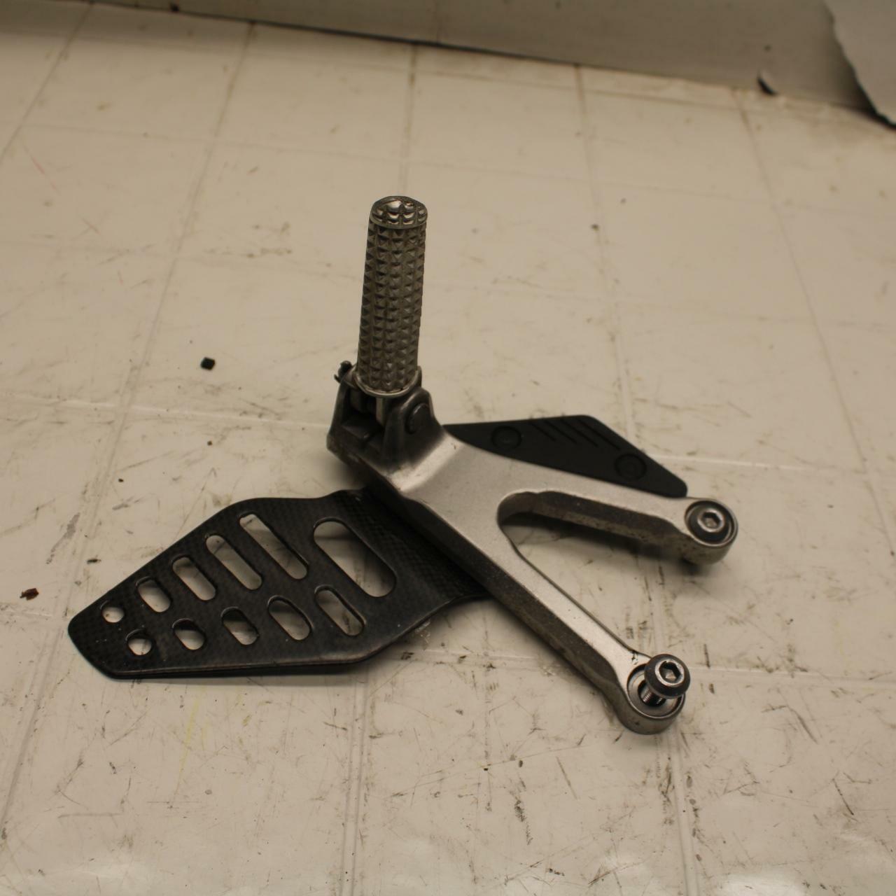 07 YAMAHA YZF R6 LEFT REARSET REAR SET DRIVER FOOT PEG BRACKET MOUNT BB284 C