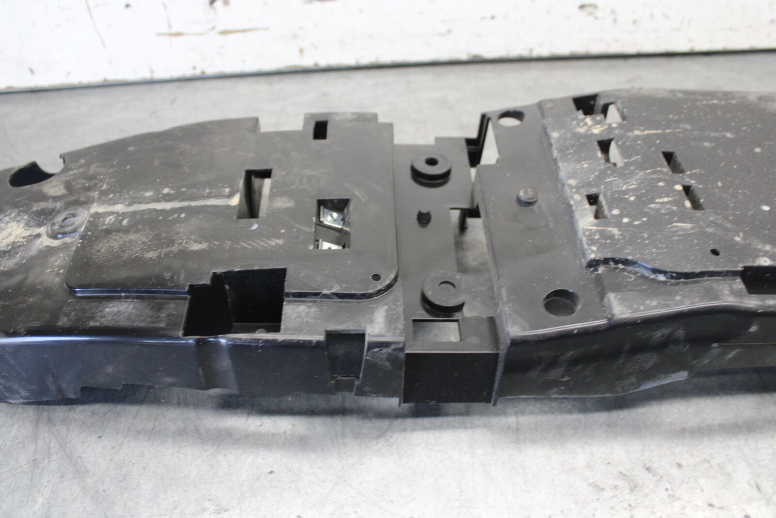 08-16 YAMAHA YZF R6 REAR BACK TAIL UNDERTAIL BATTERY TRAY PLASTIC OEM BB665