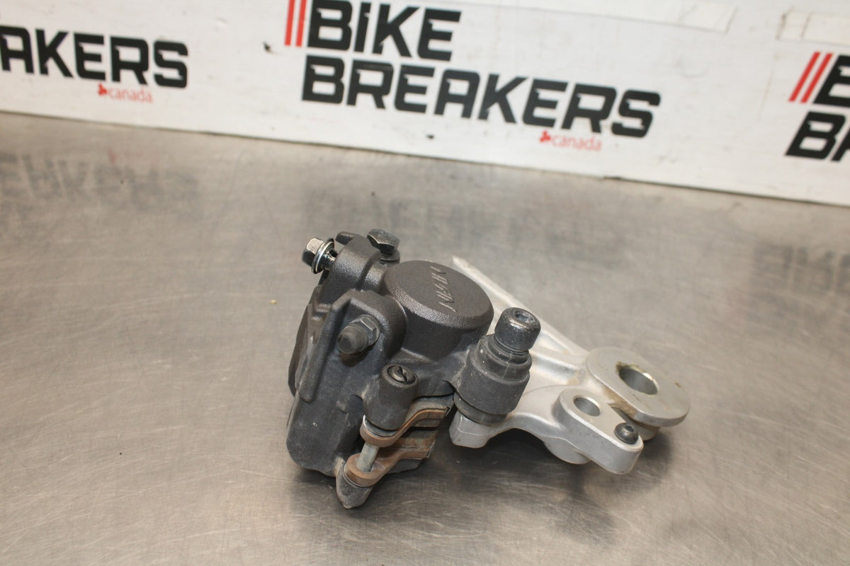22-25 YAMAHA YZF R7 REAR BACK BRAKE CALIPER W MOUNT BRACKET BB940