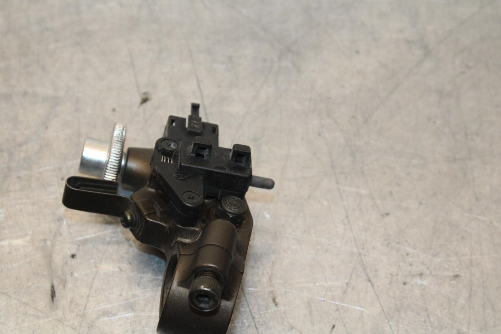 2003 Kawasaki Ninja ZX6RR ZX600K CLUTCH LEVER PERCH MOUNT BRACKET BB66