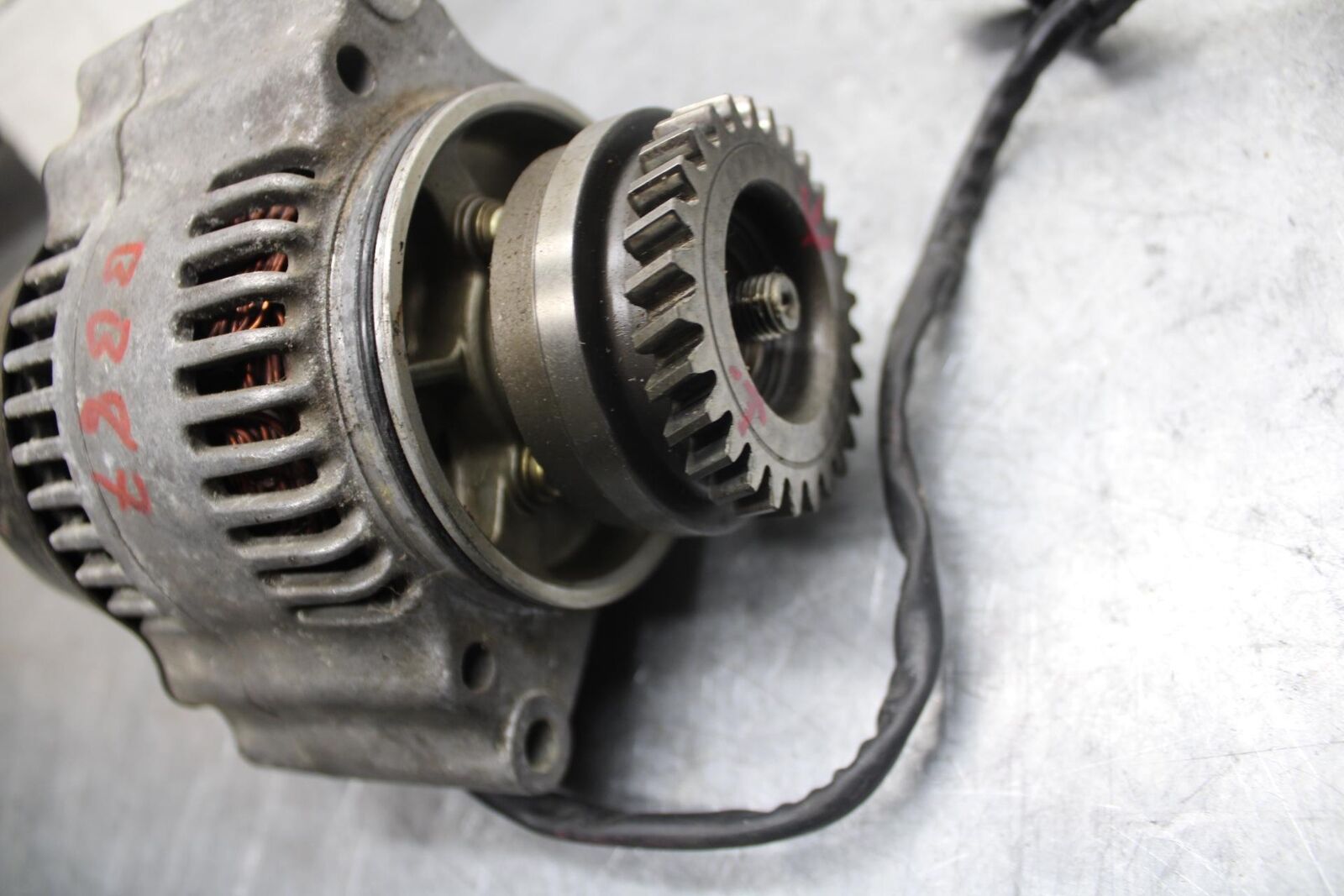 1986 Suzuki GSXR1100 ENGINE MOTOR GENERATOR ALTERNATOR BB43