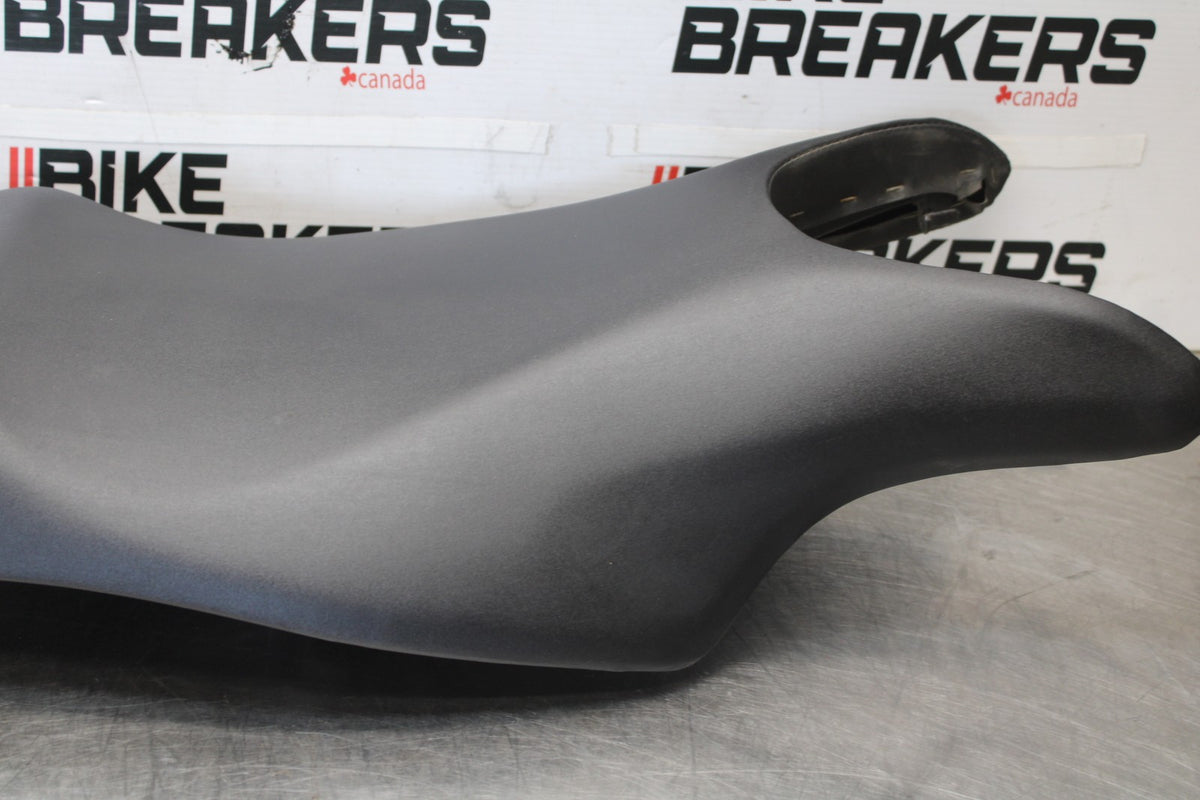 06-07 HONDA INTERCEPTOR 800 VFR800 FRONT REAR SEAT SADDLE BB917