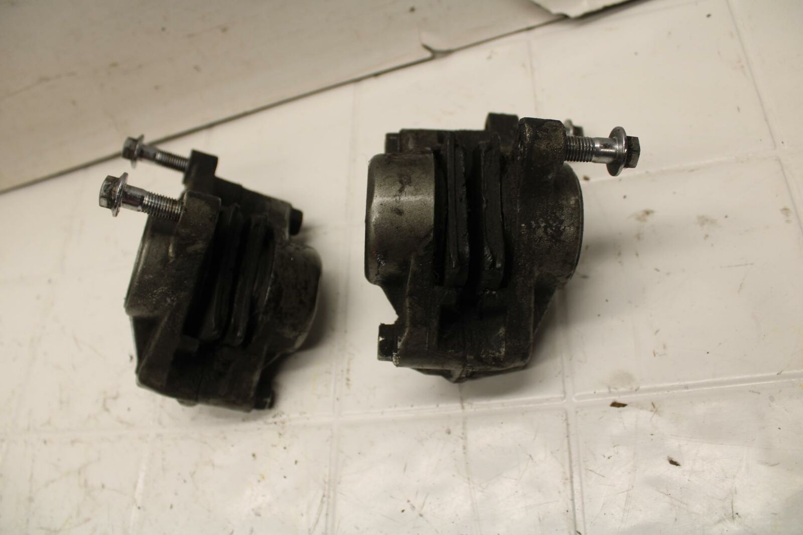 86-89 YAMAHA FJ1200 RIGHT LEFT FRONT BRAKE CALIPER SET PAIR CALIPERS BB11