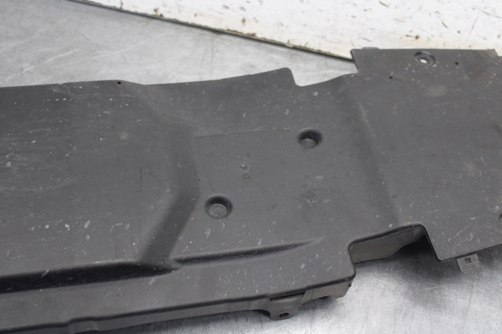 09-12 KAWASAKI NINJA ZX6R REAR BACK TAIL UNDERTAIL BATTERY TRAY PLASTIC BB698