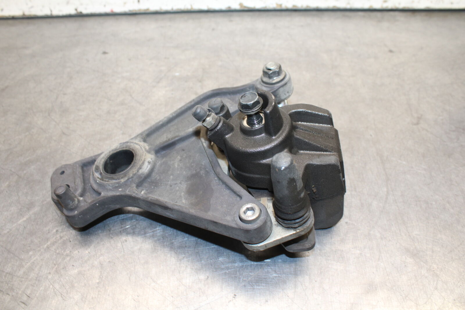 12-13 KAWASAKI Z1000 REAR BACK BRAKE CALIPER W MOUNT BRACKET BB743