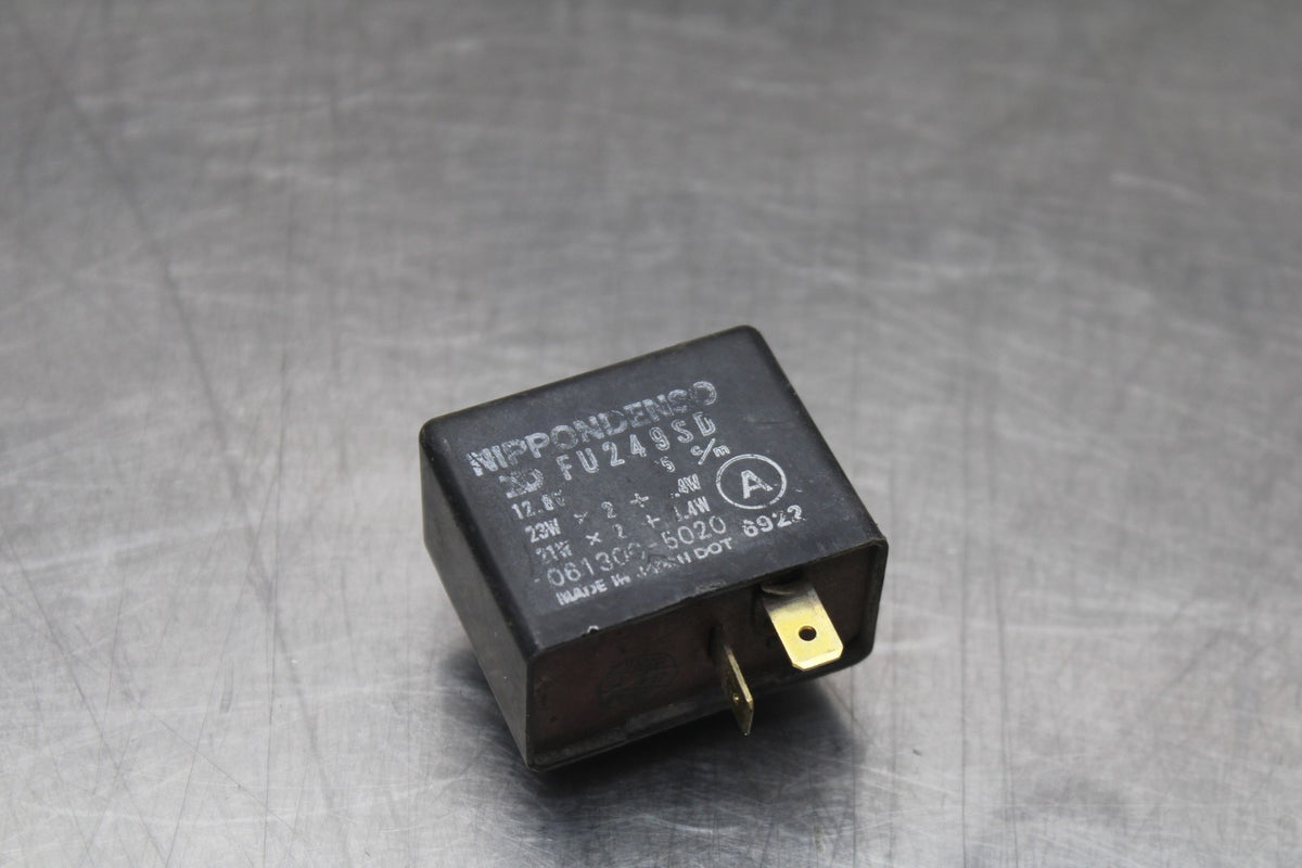 78-79 SUZUKI GS1000 TURN SIGNAL BLINKER RELAY FLASHER SWITCH BB787