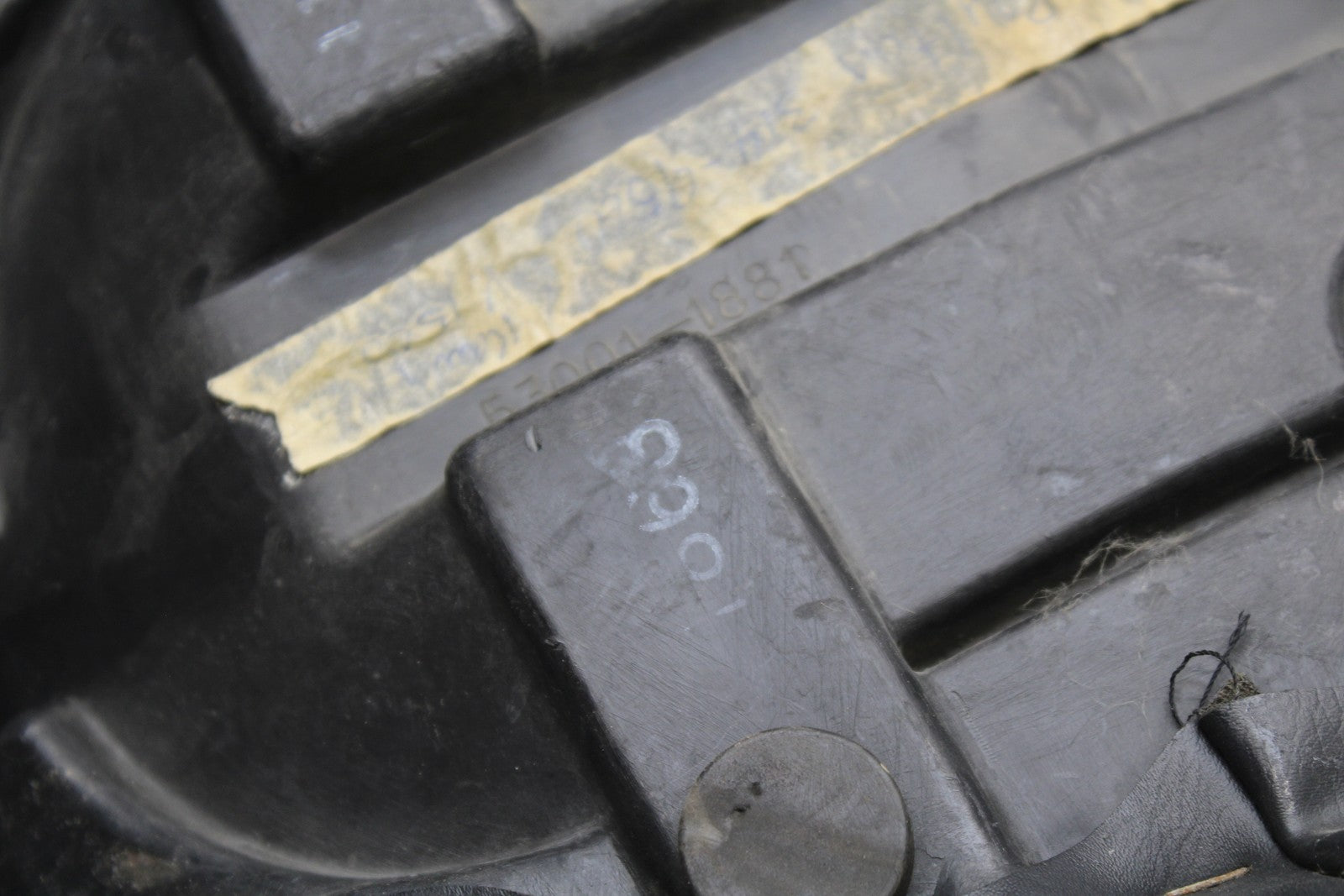 03-08 KAWASAKI VULCAN 1600 FRONT DRIVERS SEAT BB196