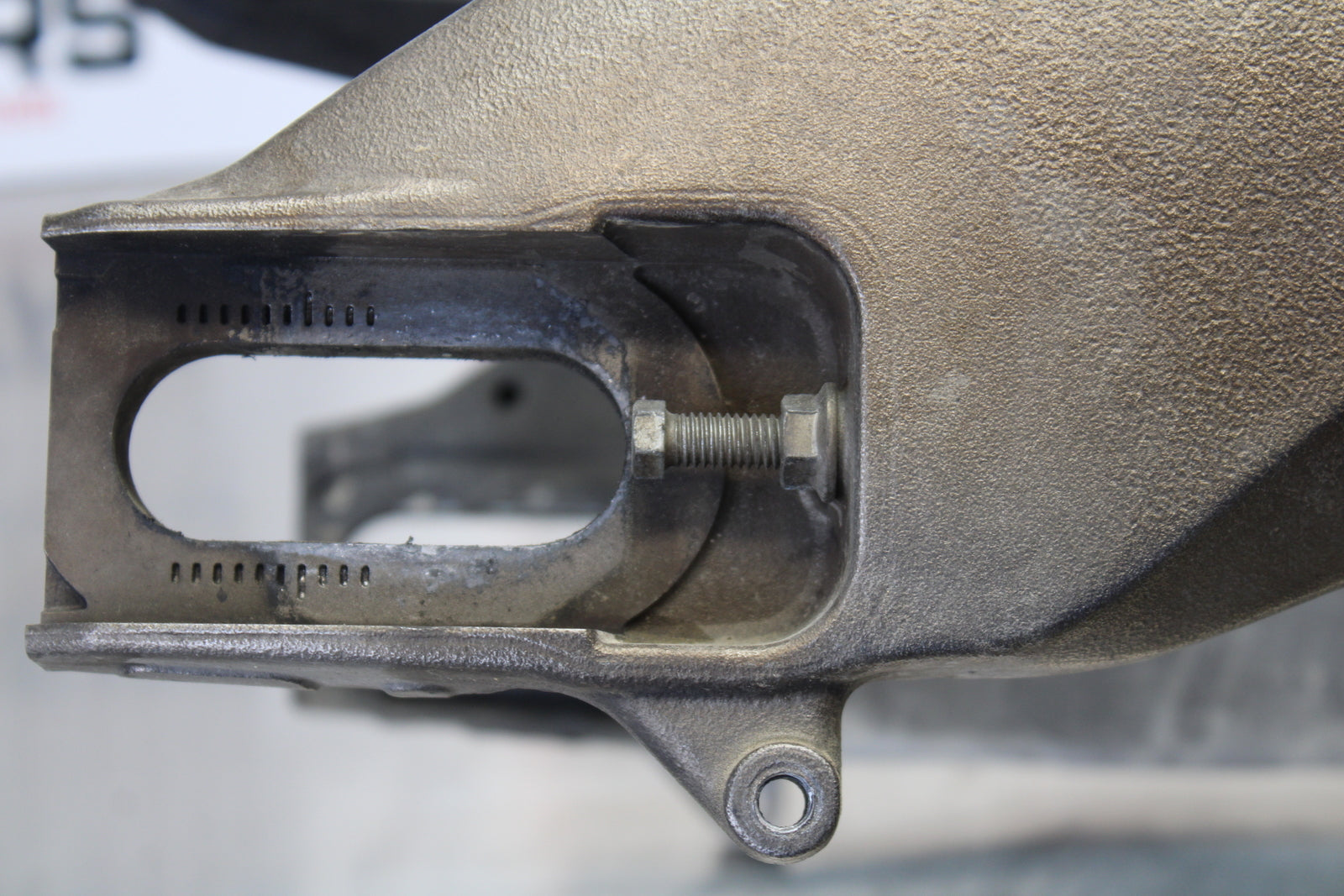 11 SUZUKI GSXR1000 REAR SWINGARM BACK SUSPENSION SWING ARM BB142