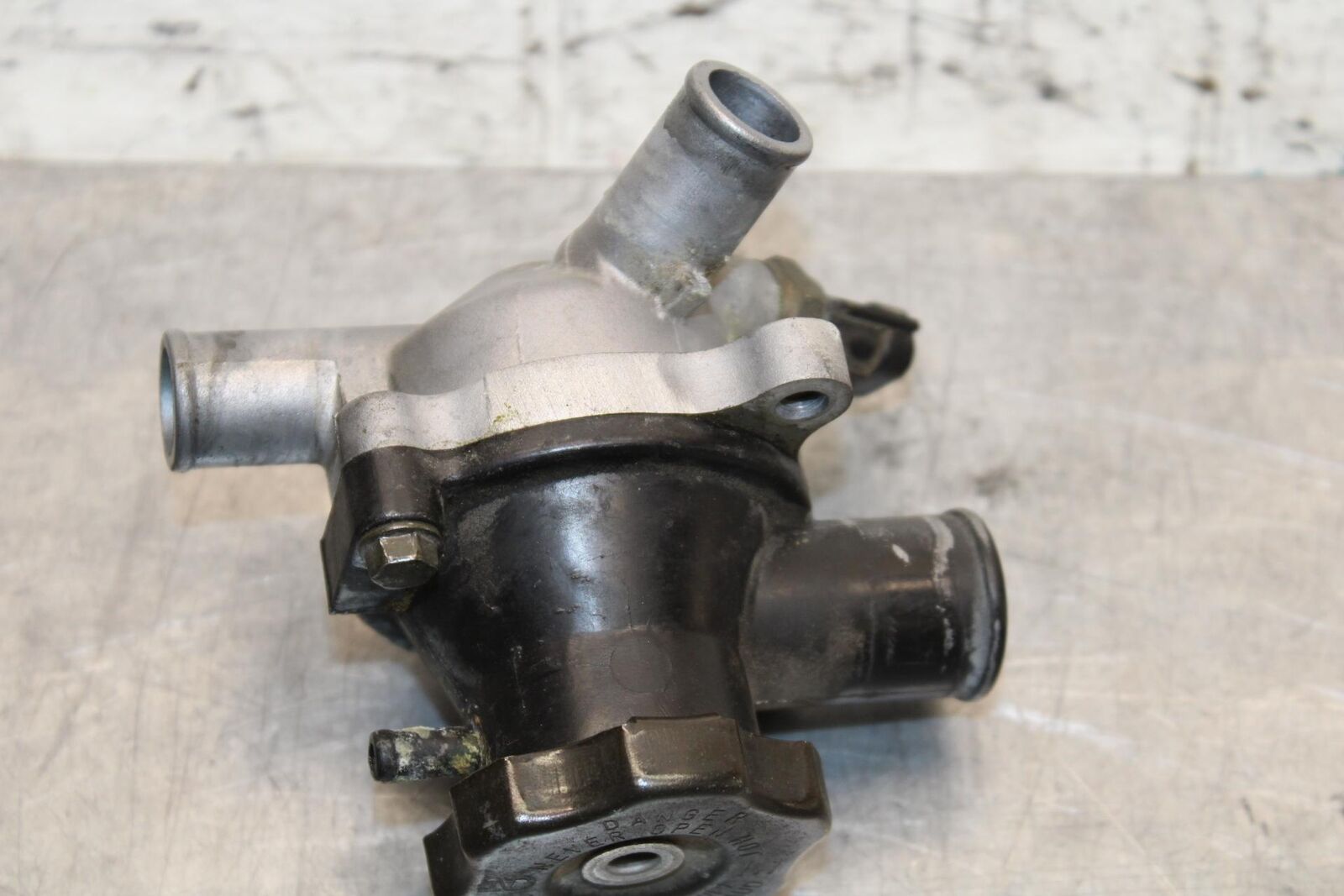 2005 Kawasaki Vulcan 1600 VN1600D COOLANT THERMOSTAT HOUSING BB556