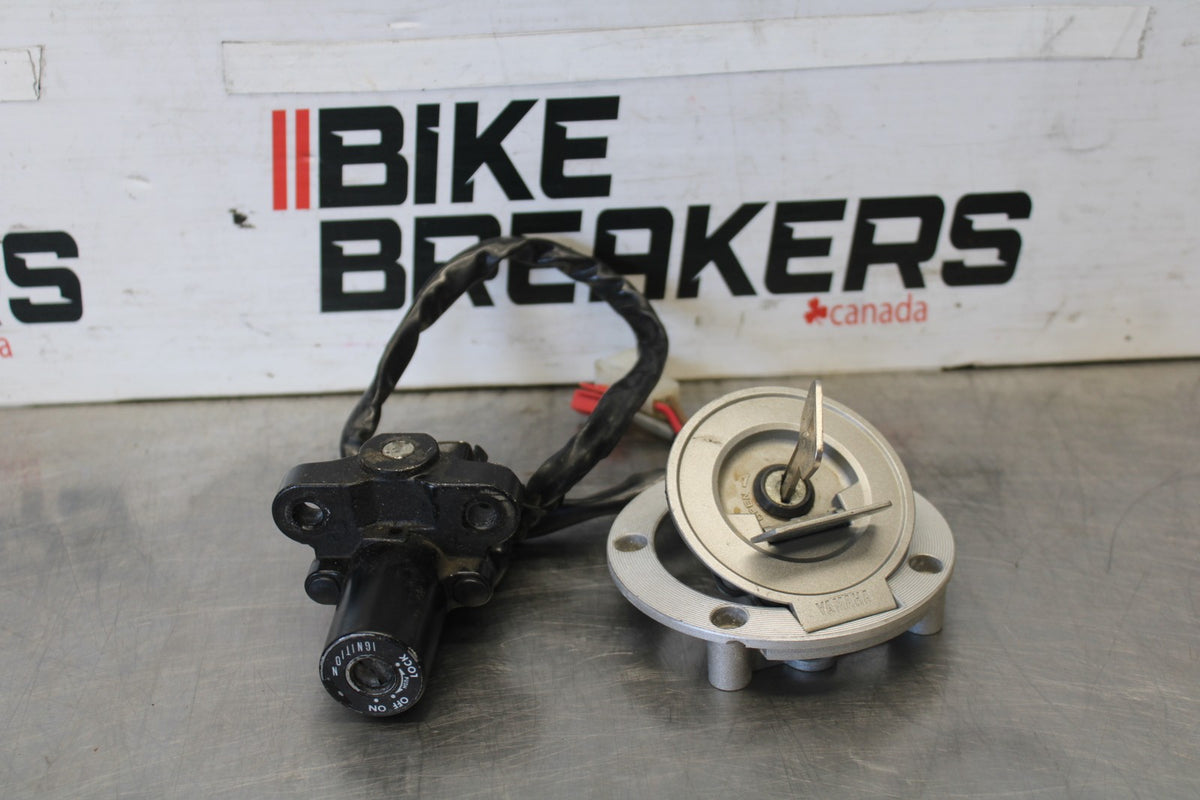 09-15 YAMAHA FZ6R IGNITION LOCK KEY SET W/ GAS CAP BB686