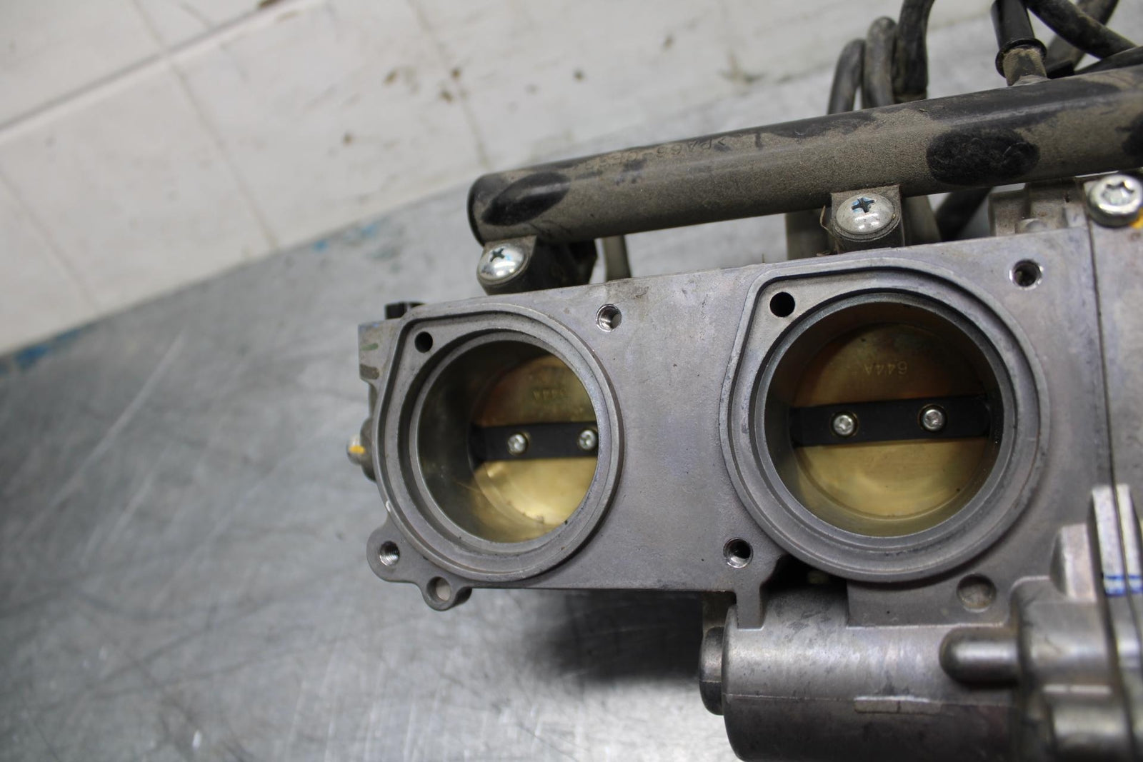 17-21 TRIUMPH STREET TRIPPLE R ABS MAIN FUEL INJECTORS / THROTTLE BODIES bb452