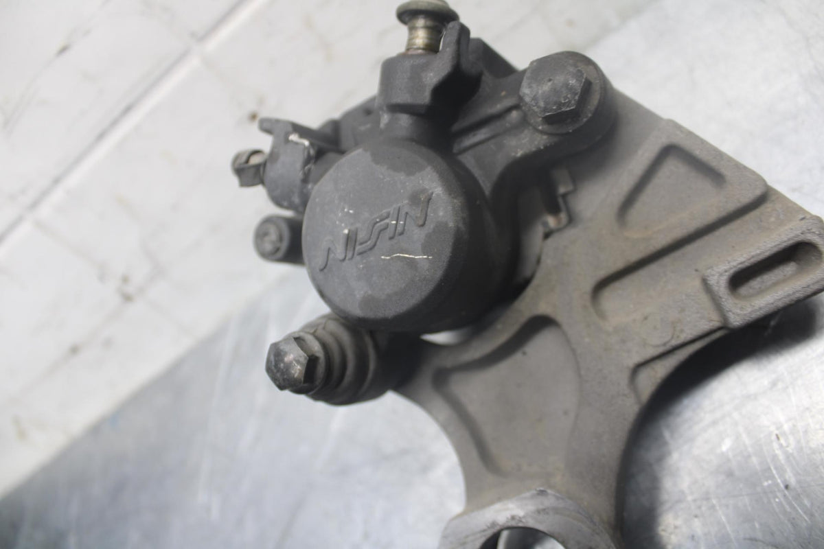 05 YAMAHA YZF R6S REAR BACK BRAKE CALIPER W MOUNT BRACKET BB462