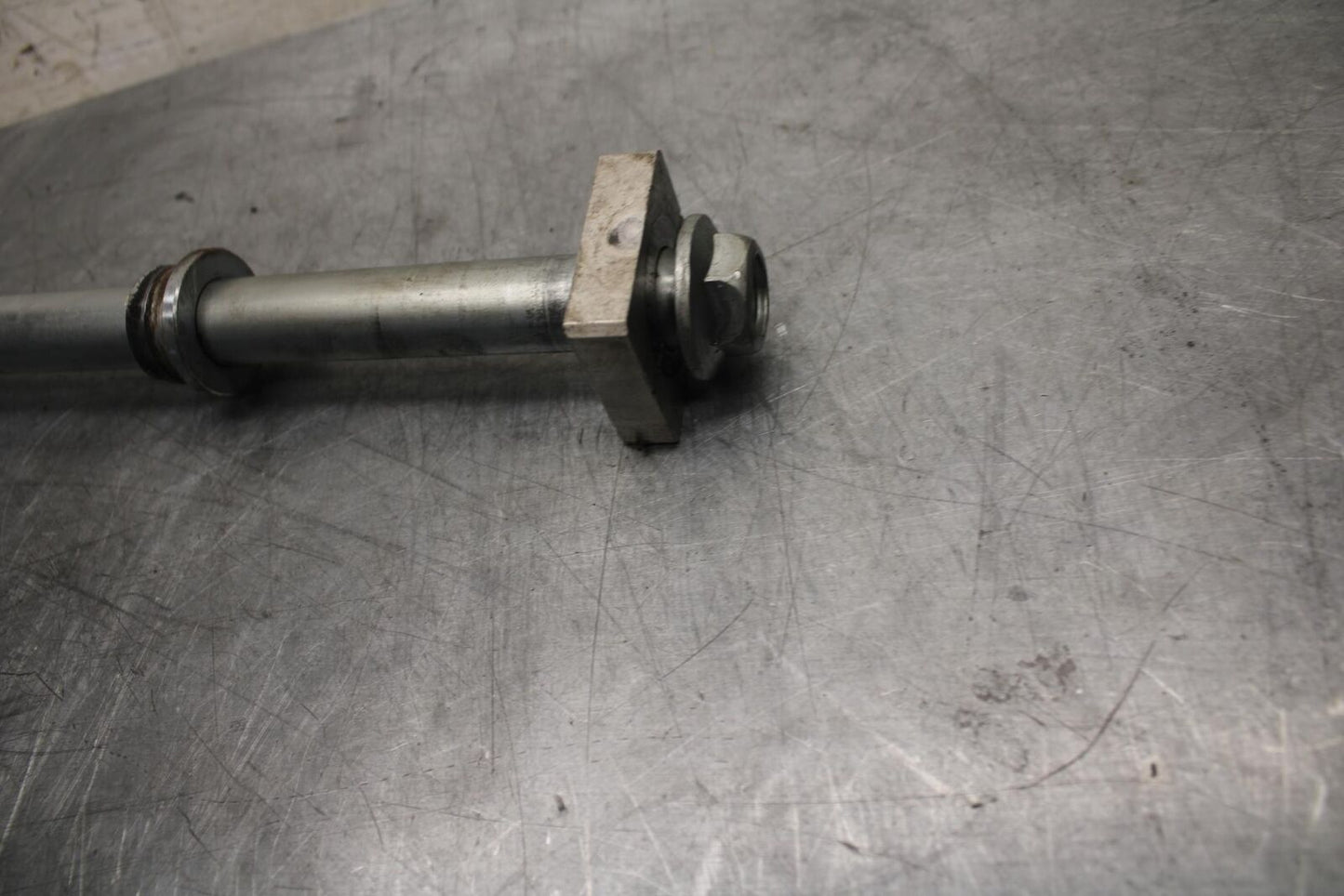 15-17 KAWASAKI EX 650 NINJA EX650 ABS REAR AXLE BACK WHEEL RIM BOLT AXEL BB494