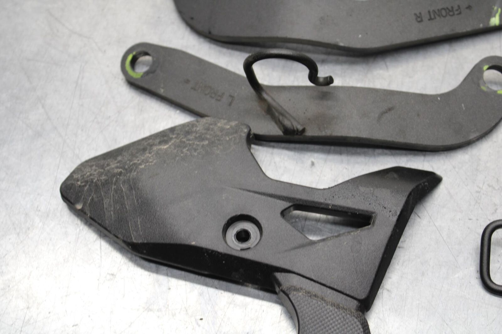 20 KAWASAKI Z400 ER400 ABS ENGINE MOUNT MOTOR BRACKET BB586