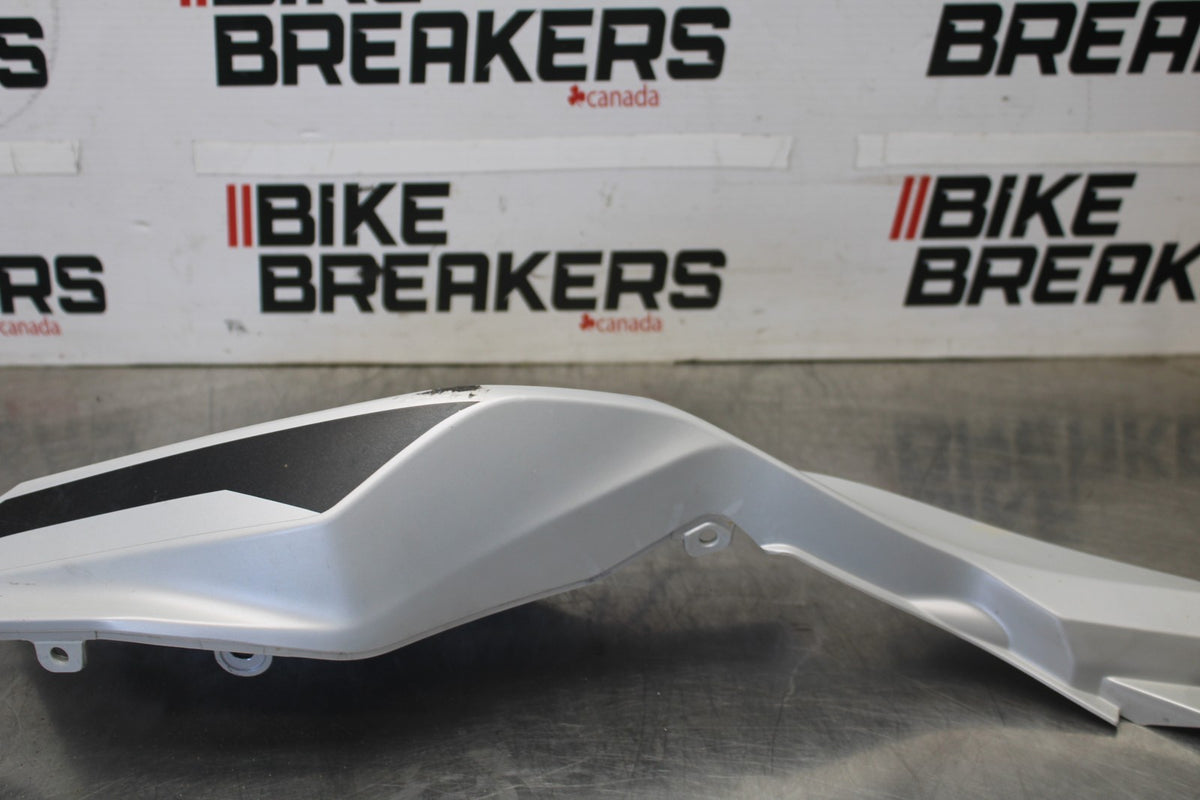 23-26 KAWASAKI NINJA ZX4RR LEFT REAR BACK TAIL FAIRING COWL SHROUD BB898