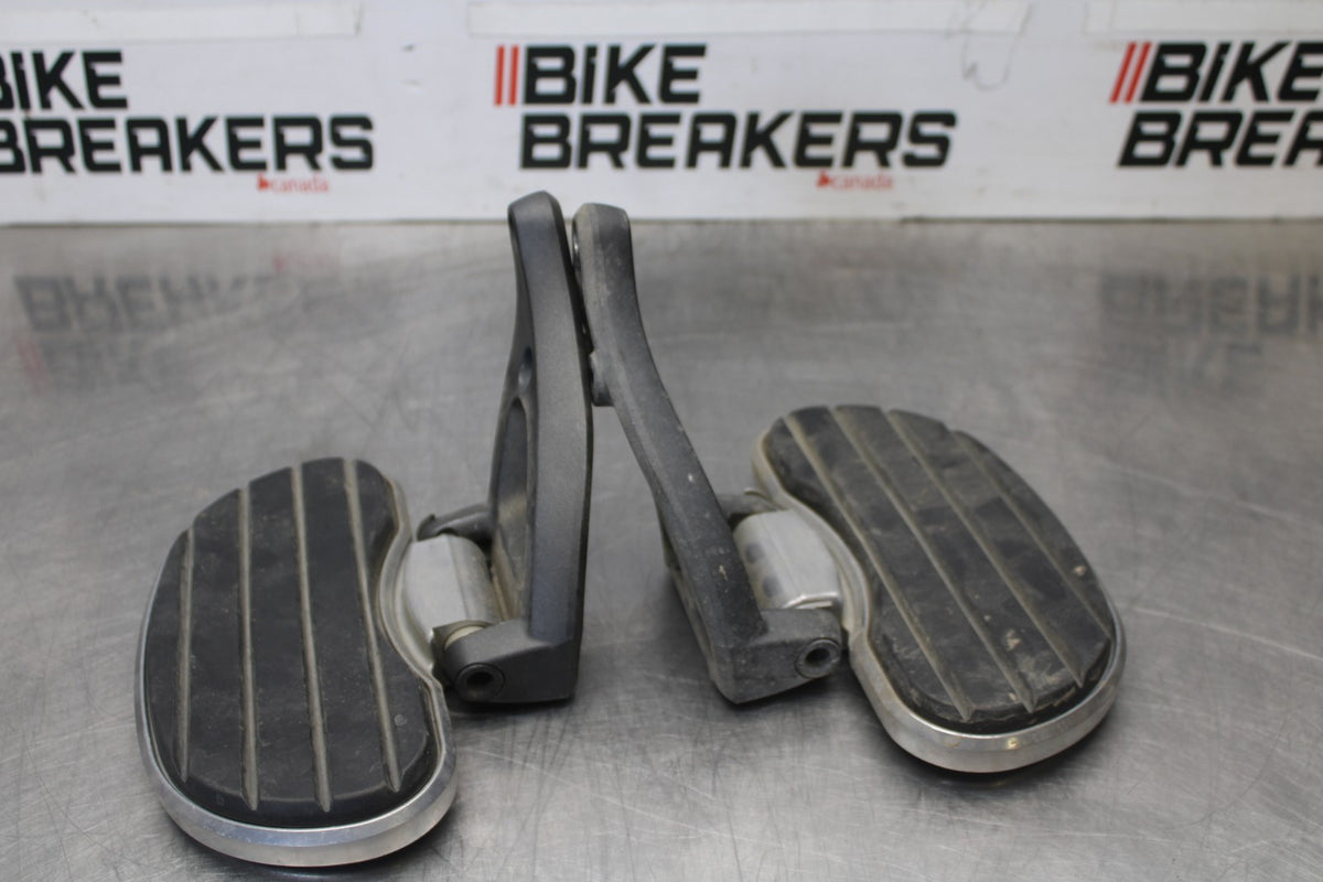 08 KAWASAKI VULCAN 1600 VN1600D NOMAD REAR PASSENGER FOOT STEP SET PAIR BB904