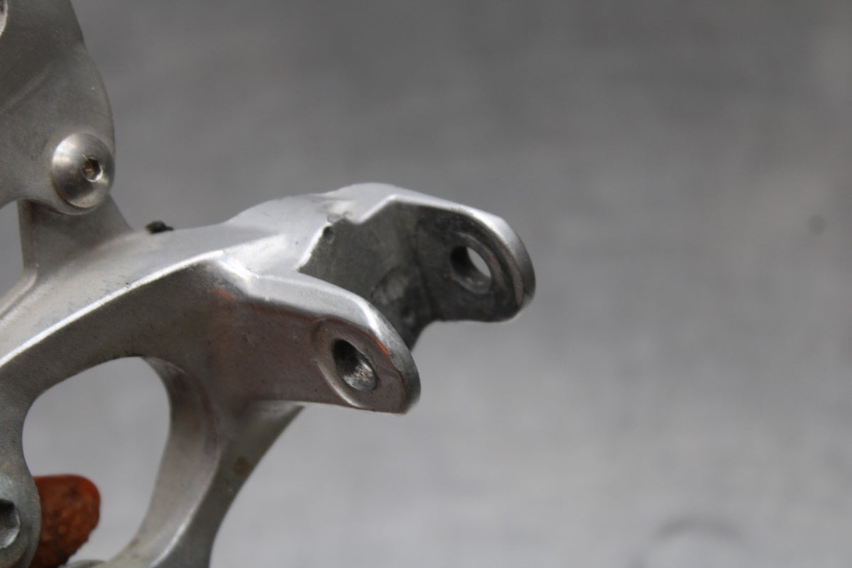 07 SUZUKI GSXR1000 LEFT REARSET REAR SET DRIVER FOOT PEG BRACKET MOUNT BB770