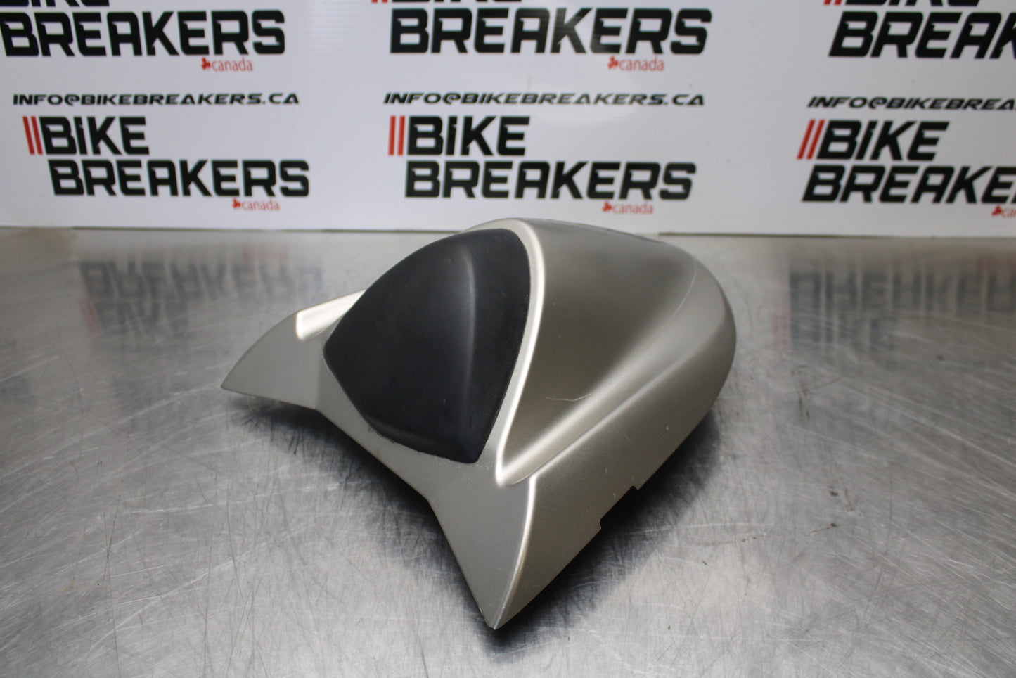 04-05 KAWASAKI NINJA ZX10R OEM REAR BACK SEAT SOLO COWL FAIRING COVER BB163