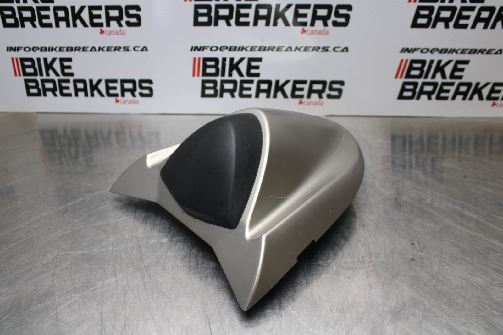 04-05 KAWASAKI NINJA ZX10R OEM REAR BACK SEAT SOLO COWL FAIRING COVER BB163
