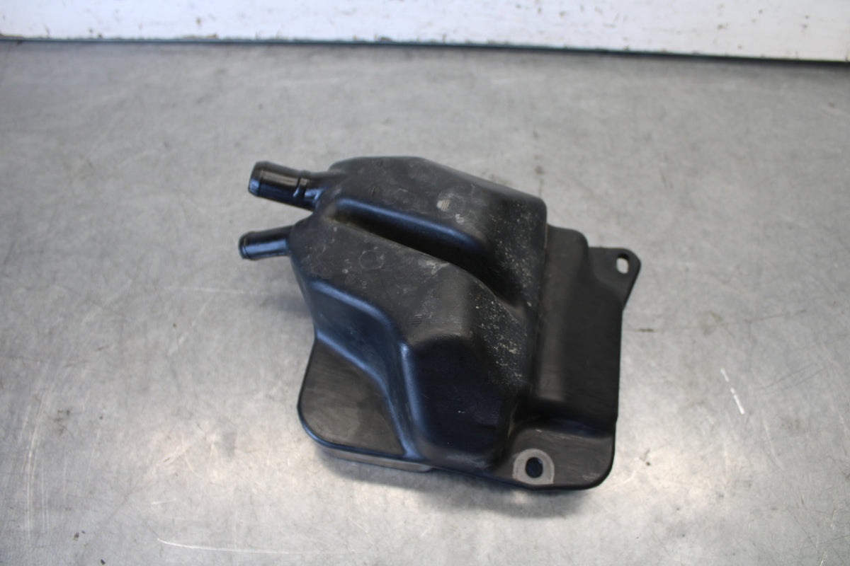 06-07 DUCATI MONSTER 695 OIL BREATHER TANK BB674