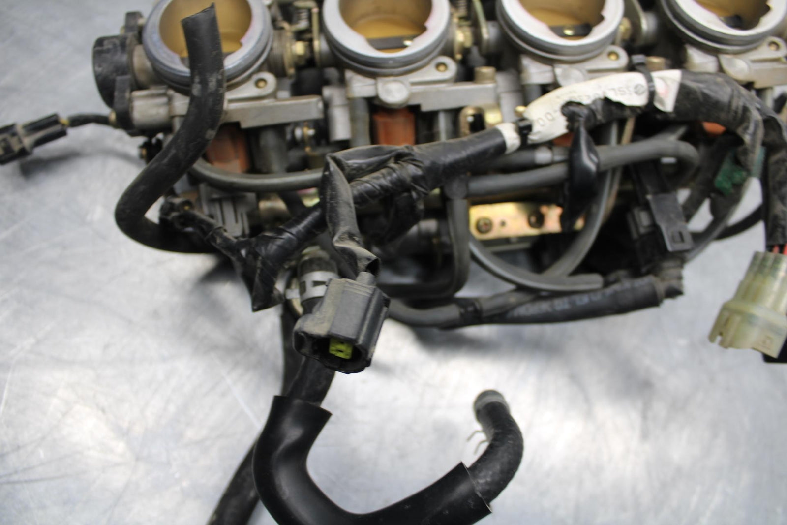 03-04 YAMAHA YZF R6  MAIN FUEL INJECTORS / THROTTLE BODIES BB481