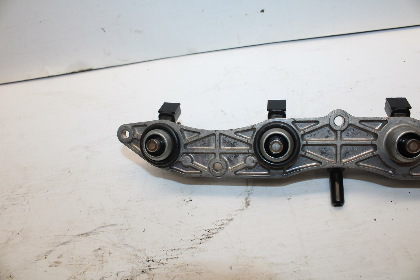 09-12 KAWASAKI NINJA ZX6R SECONDARY FUEL INJECTORS TOP AIRBOX GAS RAIL BB272