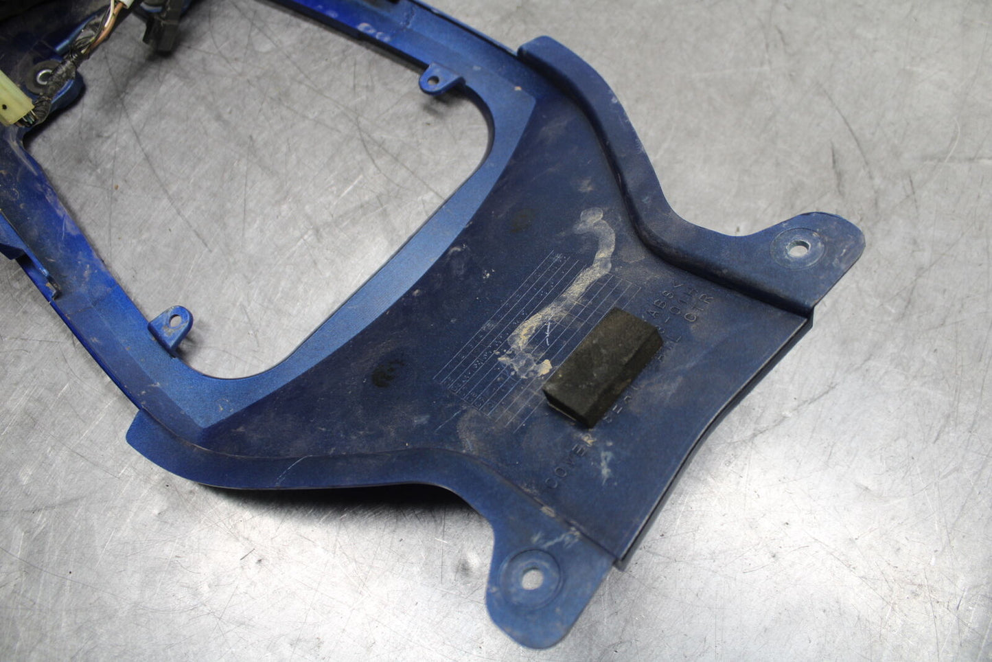 08-10 SUZUKI GSXR 600  CENTER REAR BACK TAIL FAIRING COWL BB101