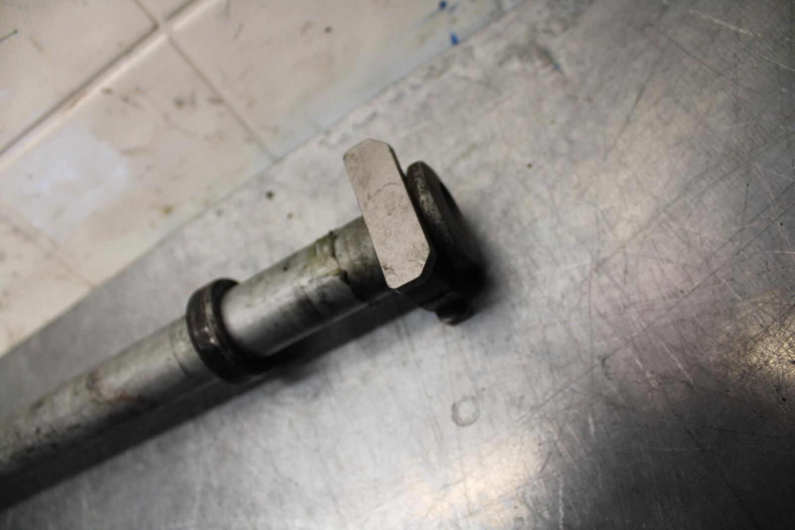 06-07 HONDA CBR1000RR REAR AXLE  WHEEL RIM PIVOT BOLT AXEL 42301-MEL-000  BB75