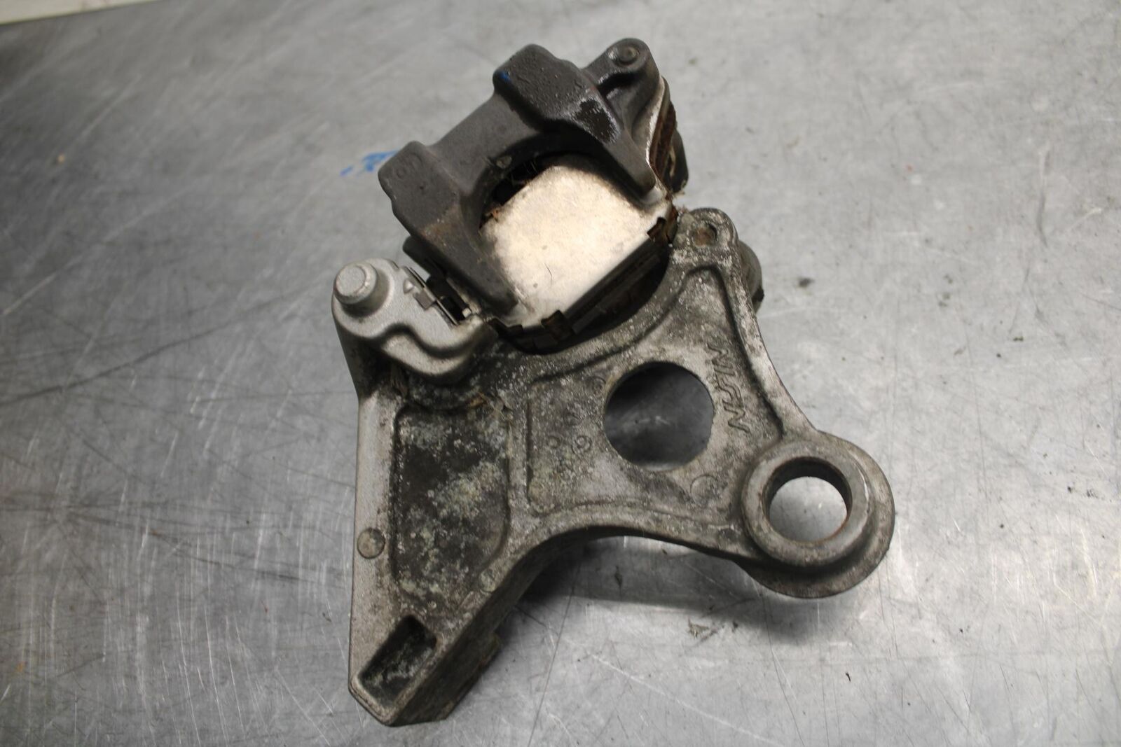 1992 Honda CBR600F2 REAR BACK BRAKE CALIPER W MOUNT BRACKET BB40 #B