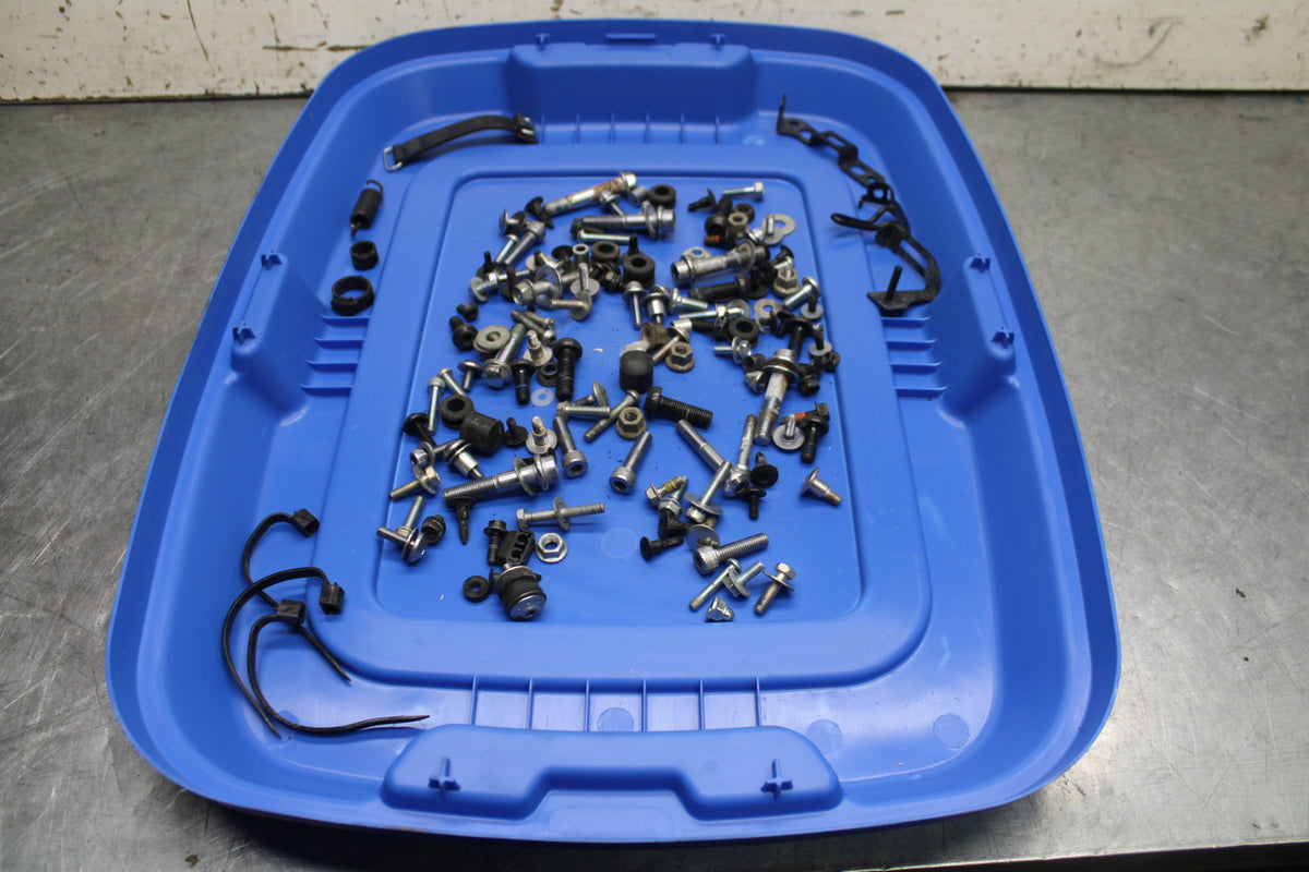 14-17 YAMAHA FZ09 MOUNTING BOLTS HARDWARE MOTOR SCREWS BB111