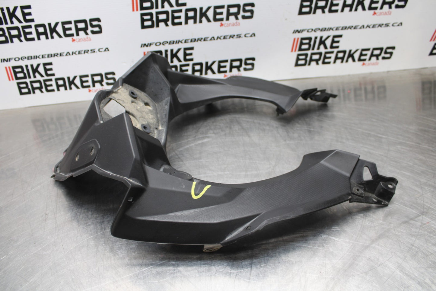 18-23 KAWASAKI NINJA 400 EX400 ABS FRONT CENTER COWL FAIRING BB177